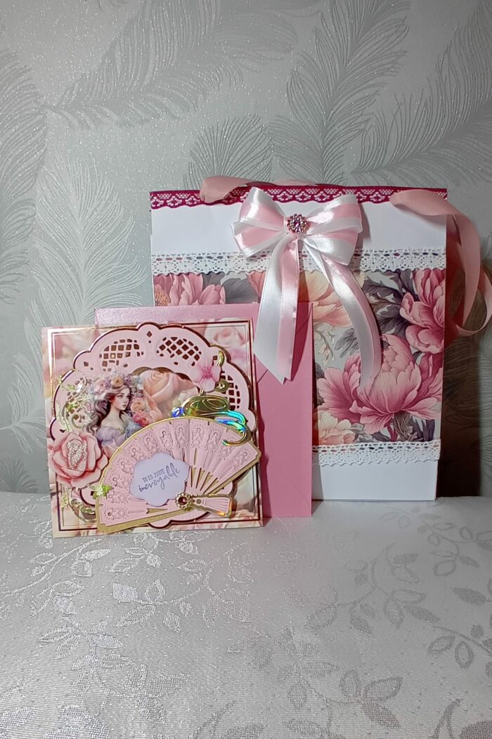 Carte d'anniversaire avec sac cadeau