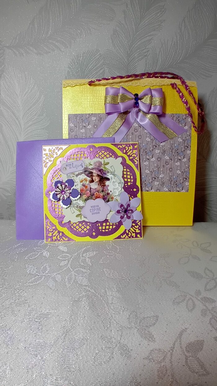 Carte d'anniversaire avec sac cadeau